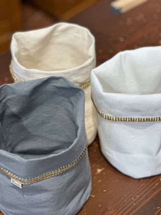 FABRIC BREAD BASKET WITH GOLDEN LUREX STITCHTING