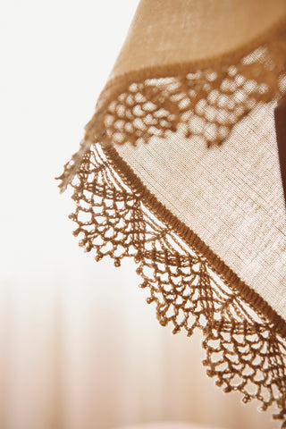 ARTISAN TABLECLOTH WITH "VENTAGLIO LACE"