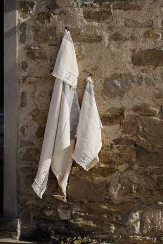 KARMA - Guest towel with short fringe